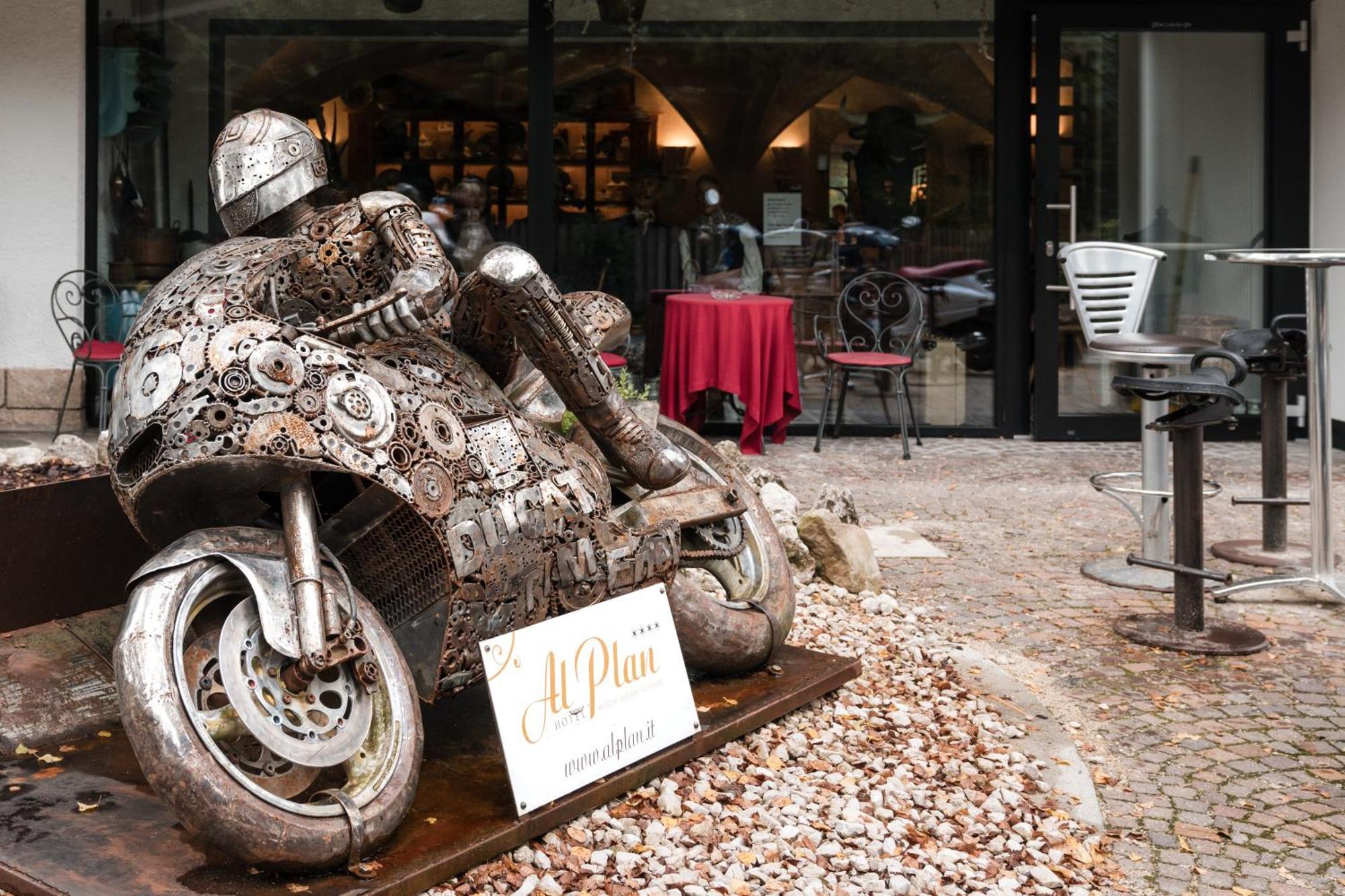Al Plan, A Mountain Moving Hotel San Vigilio Di Marebbe Luaran gambar